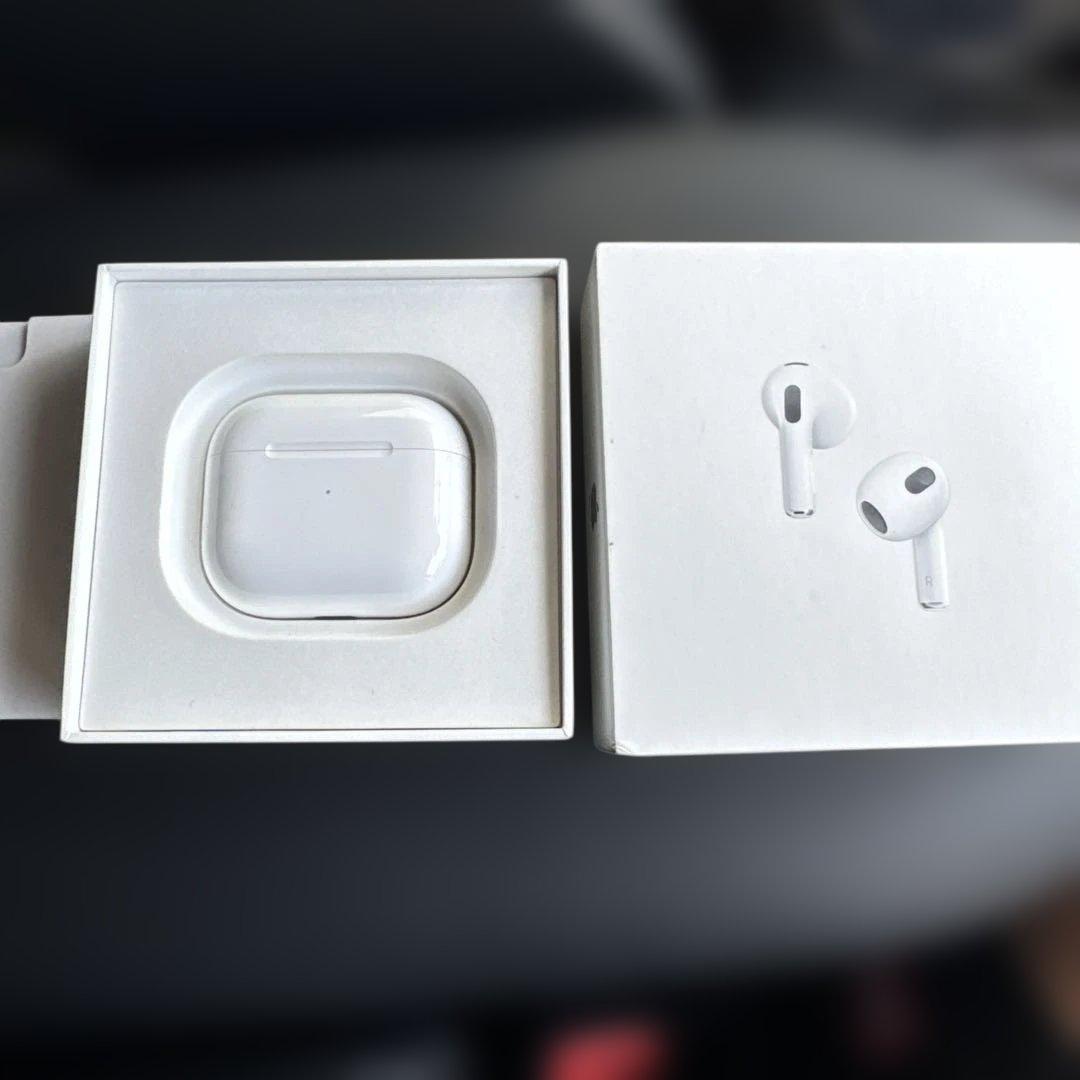 Apple AirPods3世代　箱付き　ケース　両イヤホン完備