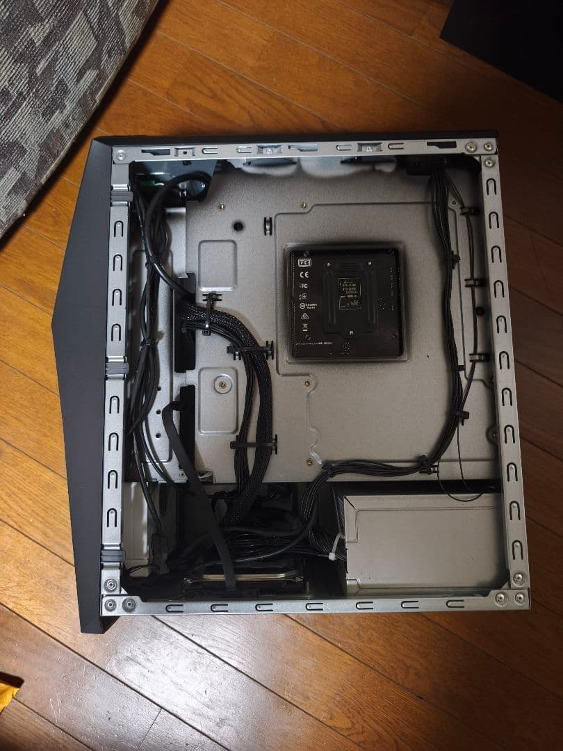 asus pc ケース　11世代マザーボード　ベアボーン