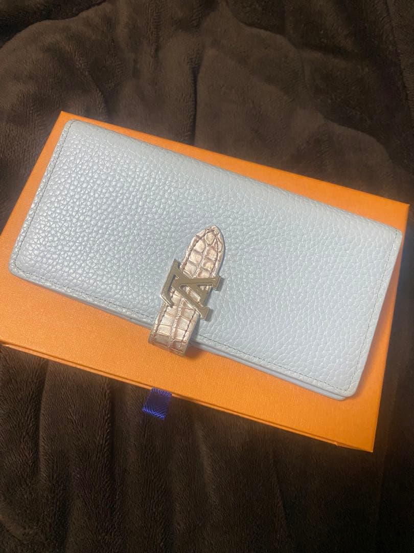 ルイヴィトン　ヴェルディカル長財布　水色