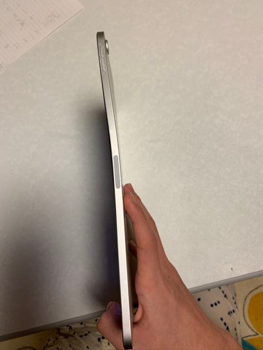 曲がって割れたipad