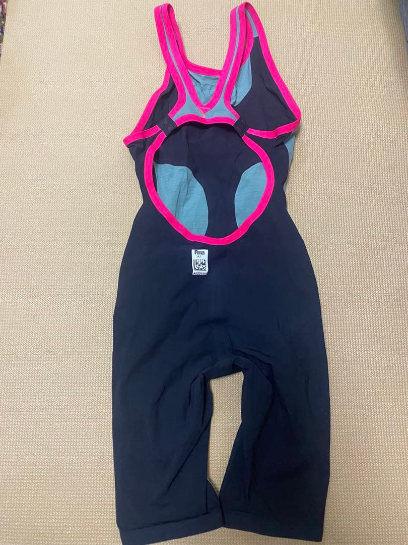 Arena FINA認証 水着 AIモデル グレー・ピンク