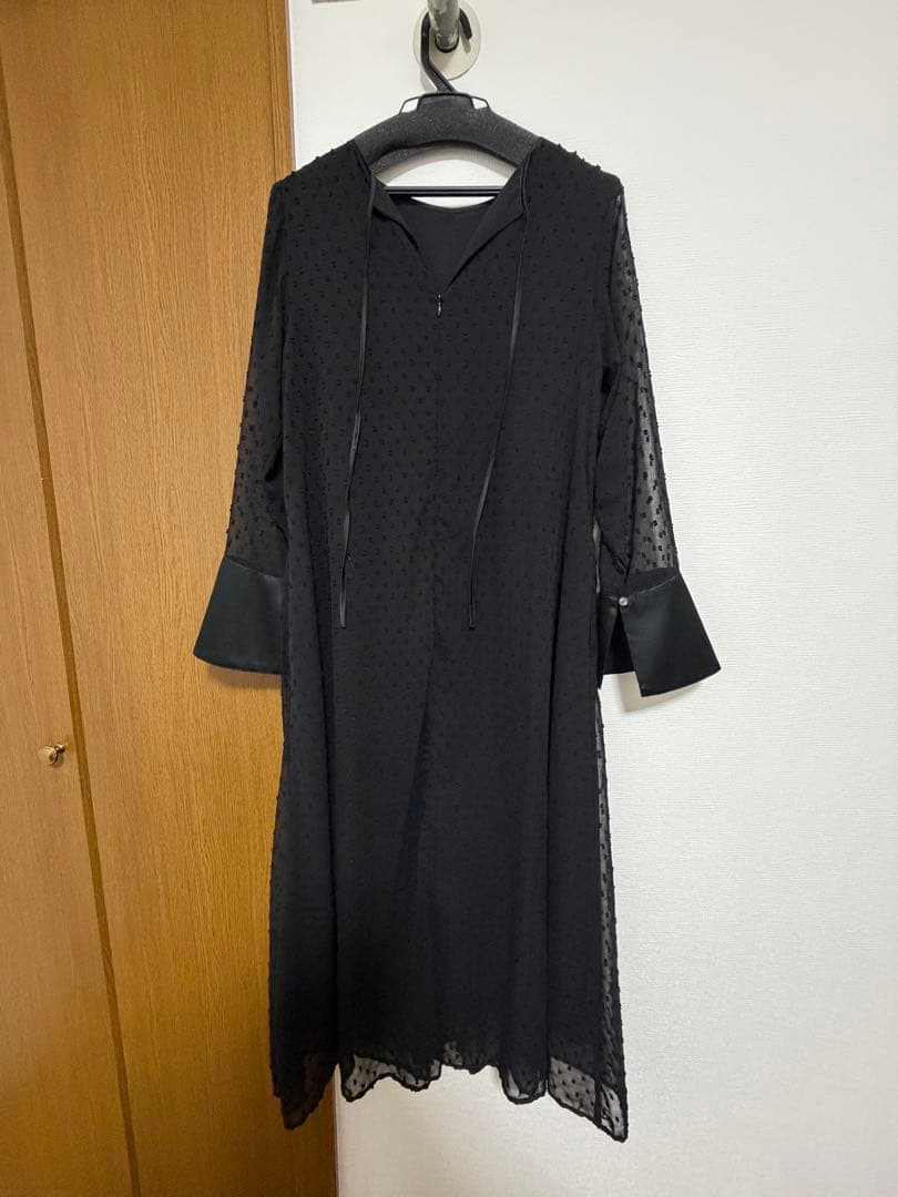 黒 ドット柄 フレアスリーブ パーティードレス