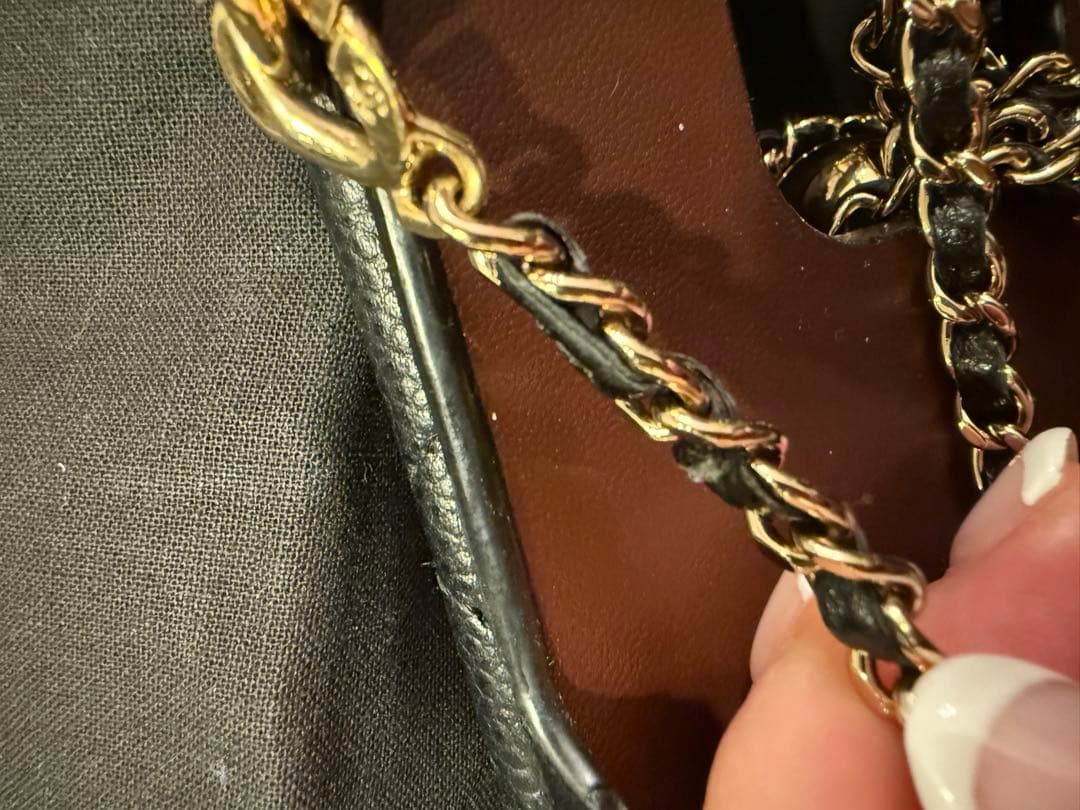 CHANEL iPhone14pro ゴールドチェーン付きカバー