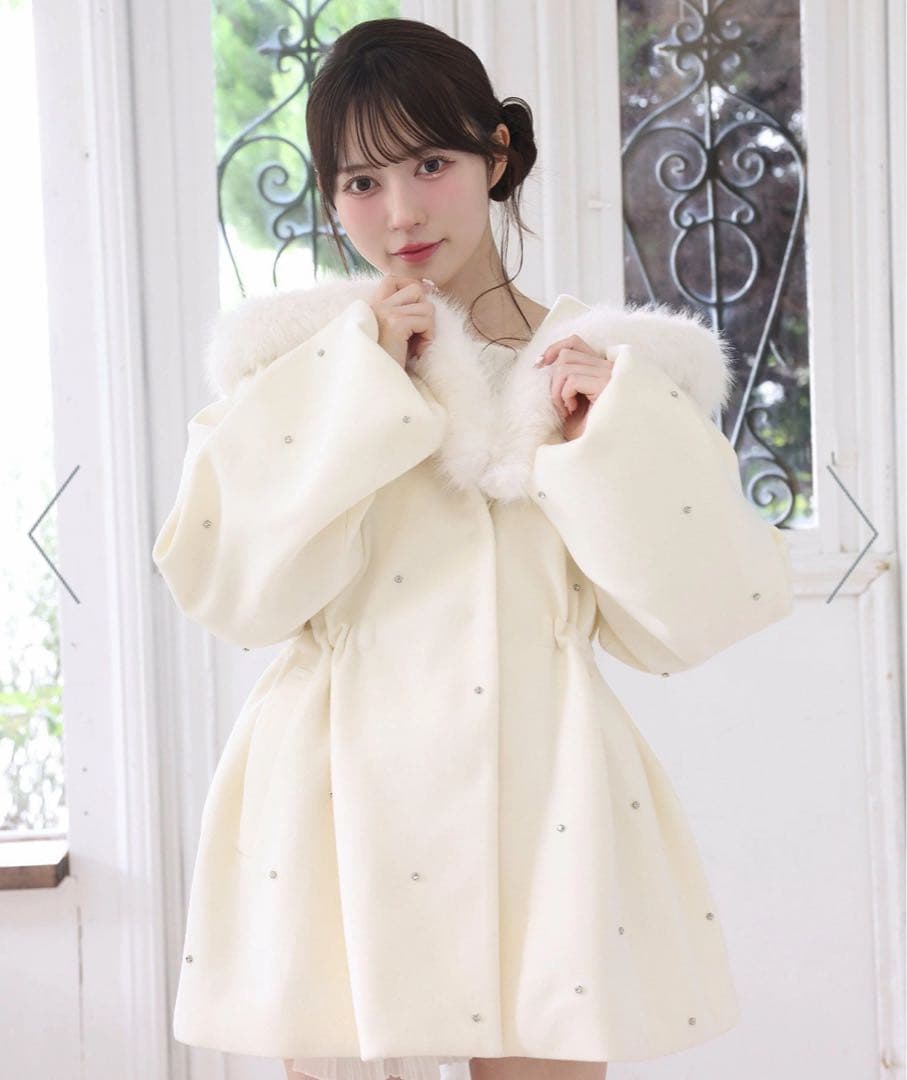 フードフェイクファービジューミドルコート　ナイスクラップ　オフホワイト