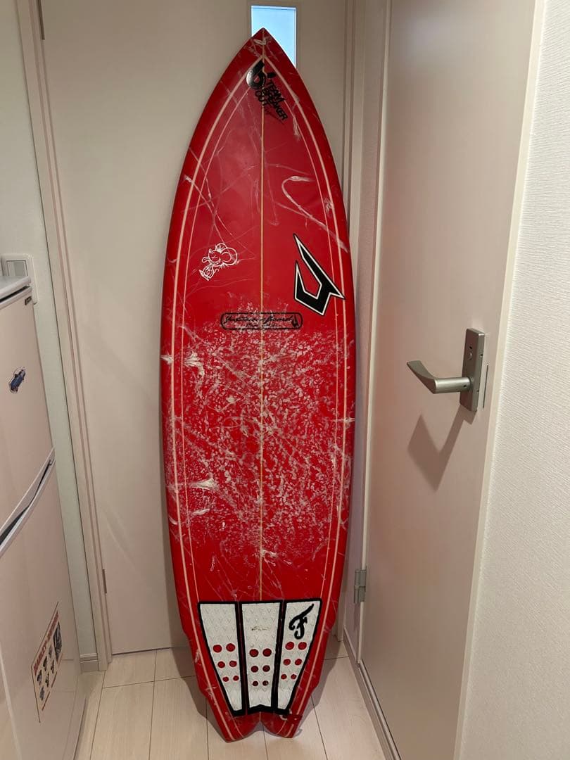 ジャスティスサーフボード　5.11 レッド ストライプデザイン ショートボード