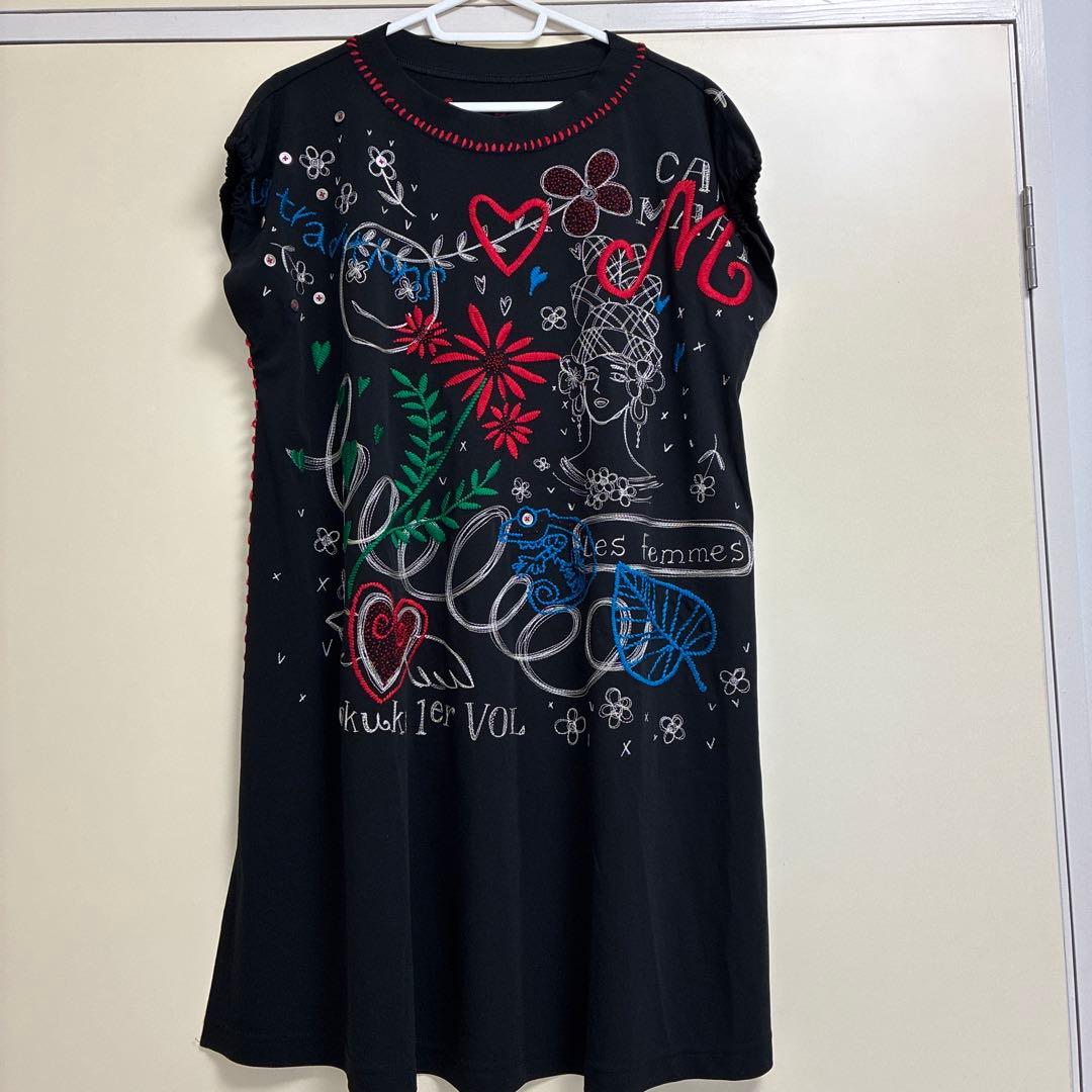 美品　トクコ　黒チュニック　刺繍