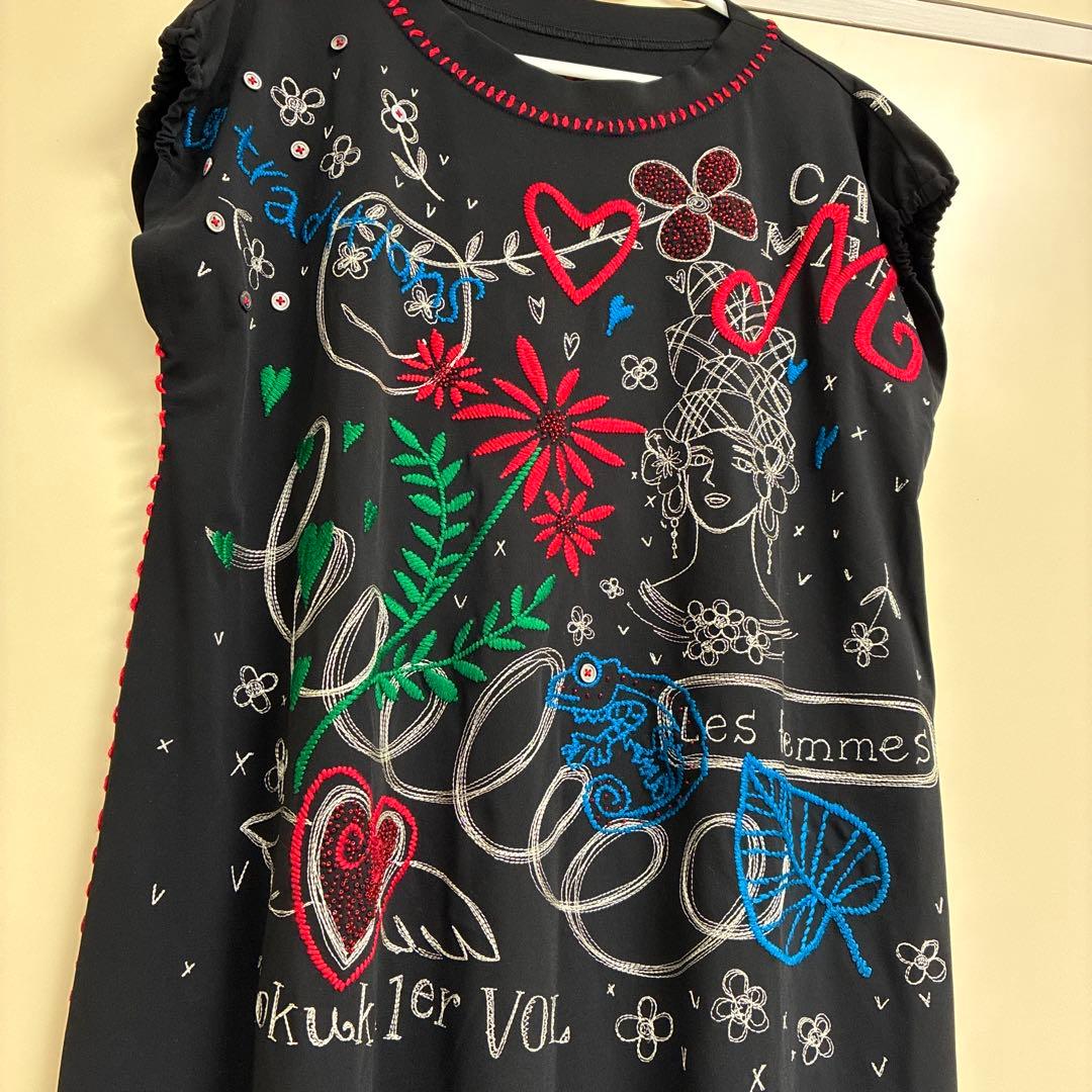美品　トクコ　黒チュニック　刺繍