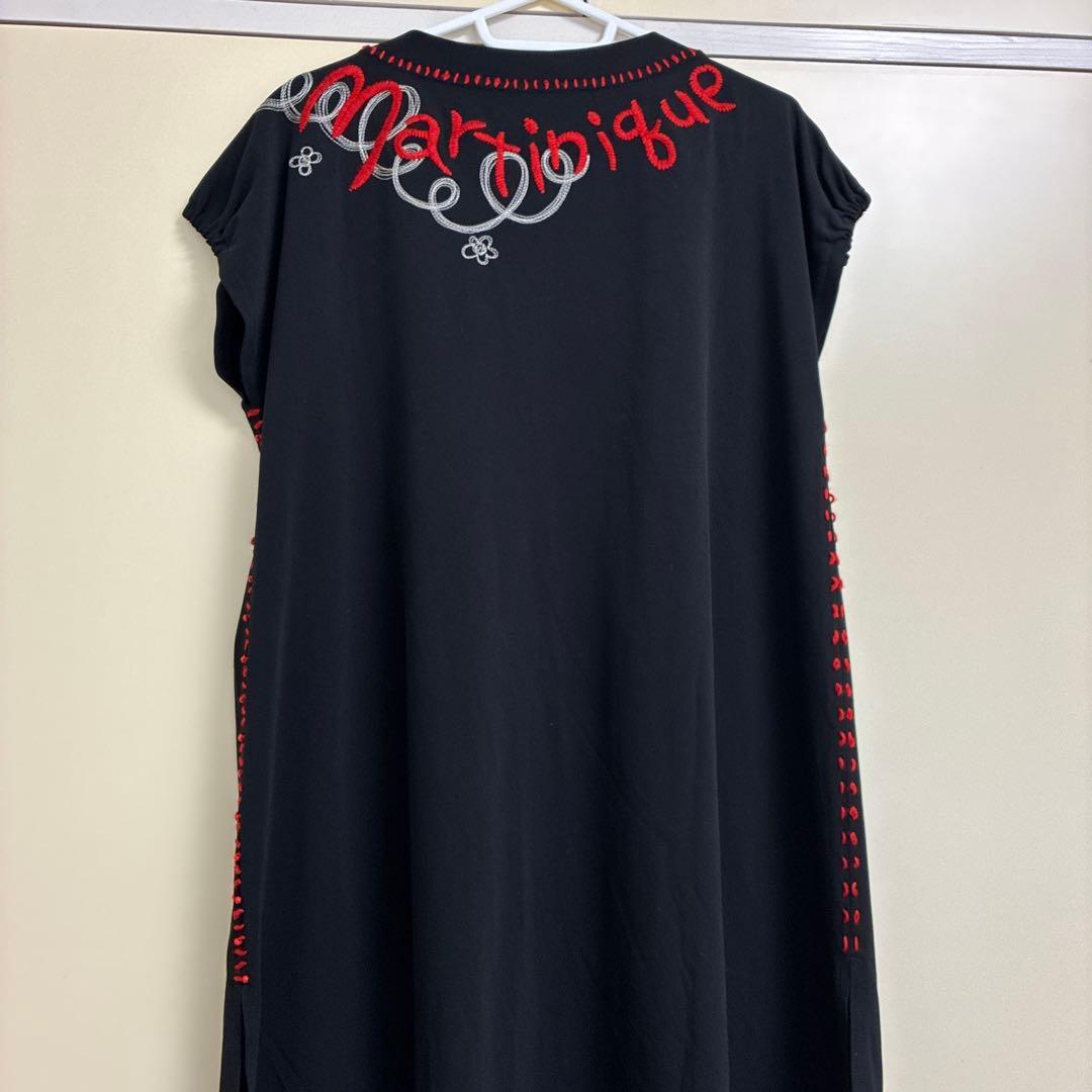 美品　トクコ　黒チュニック　刺繍