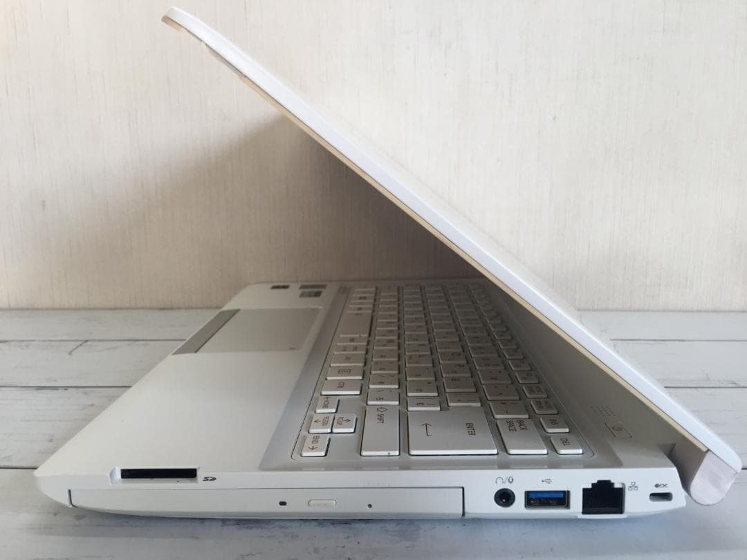 東芝 dynabook R734/E36KW 13.3型 軽量・コンパクトノート