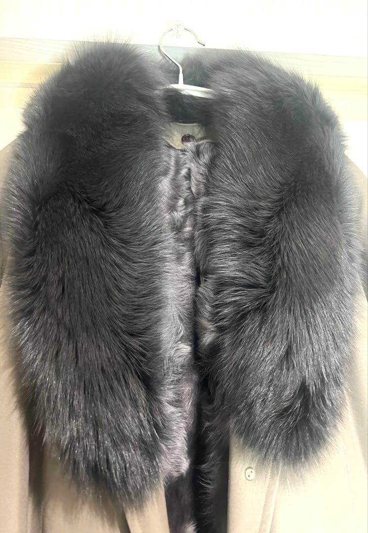 シルク フォックス ロングコート グレージュ Ｌサイズ