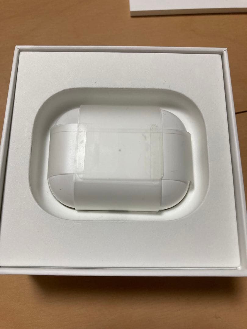 エアーポッズpro第2世代　APPLE MQD83J/A WHITE