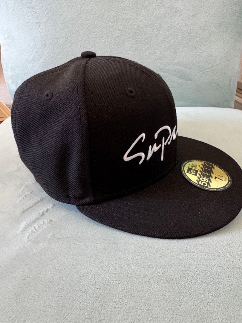 ニューエラ × Supreme クラシック スクリプトロゴ キャップ