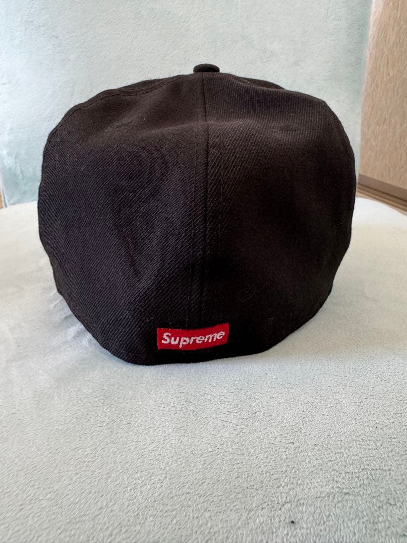 ニューエラ × Supreme クラシック スクリプトロゴ キャップ