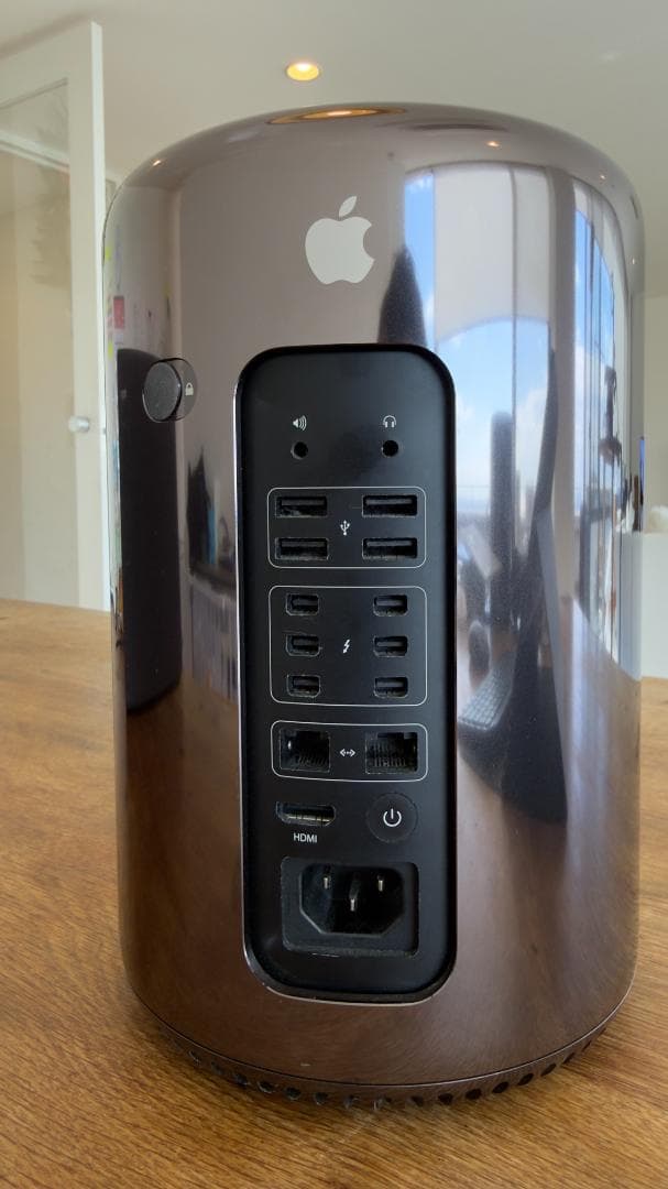 Mac Pro Late 2013 8コア 64GB Dual D700
