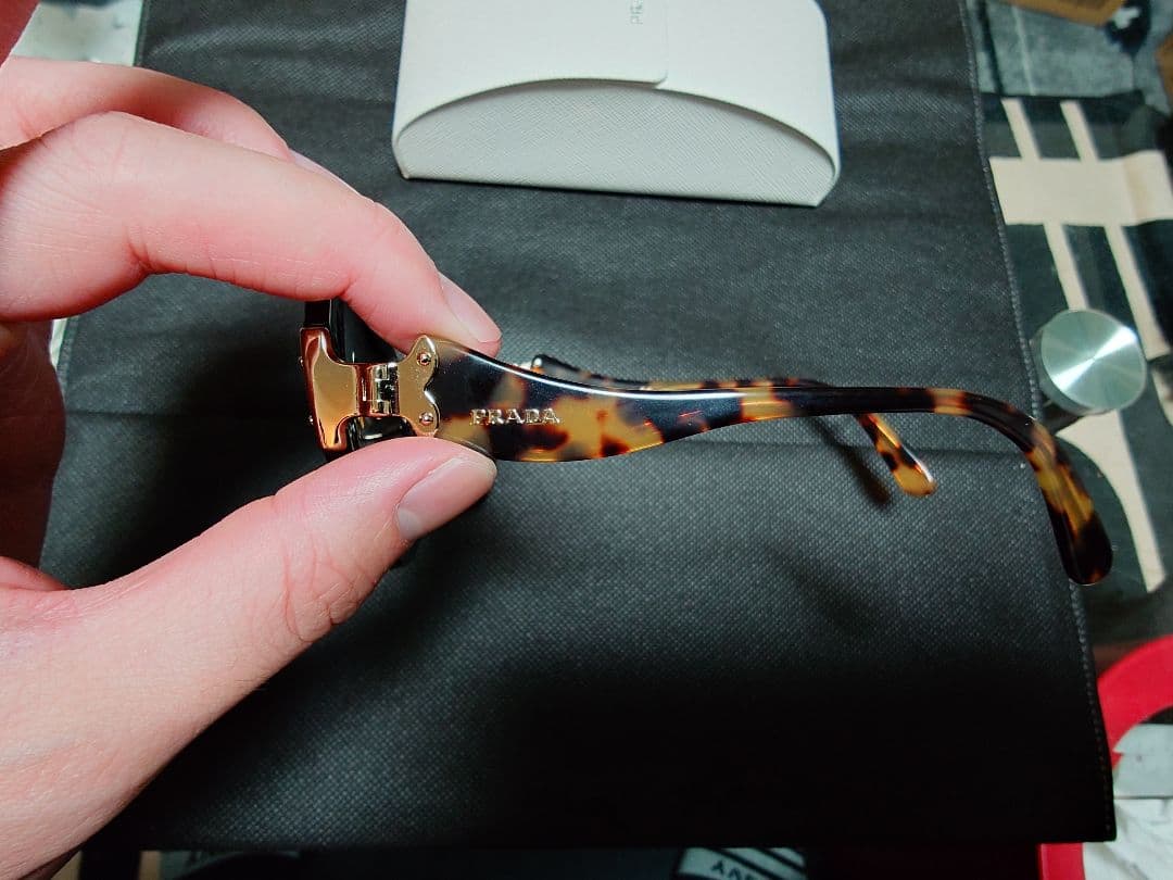 U*R様 hyde着 類似モデルPRADA ラウンド型サングラス ブラック/ブラ