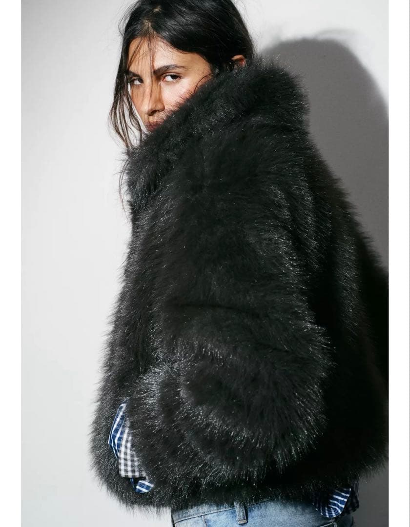 タグ付き新品★ZARAのショートフェイクファーコートトグルボタン付き★XSサイズ