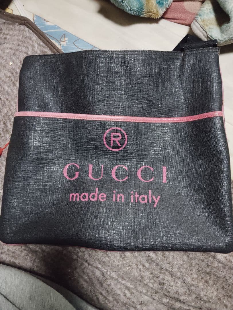 GUCCI ロゴ入り バッグ 黒