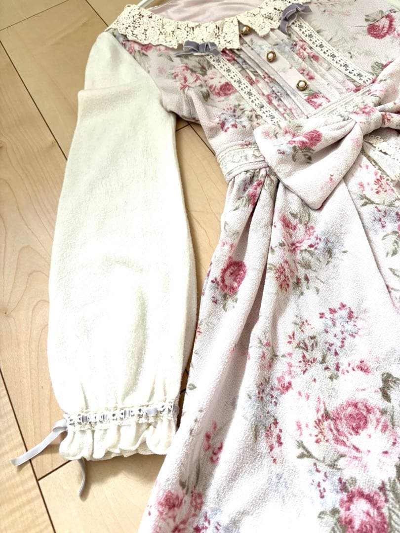 リズリサ　ビッグリボン付き　レース襟　薔薇　花柄　長袖ワンピ