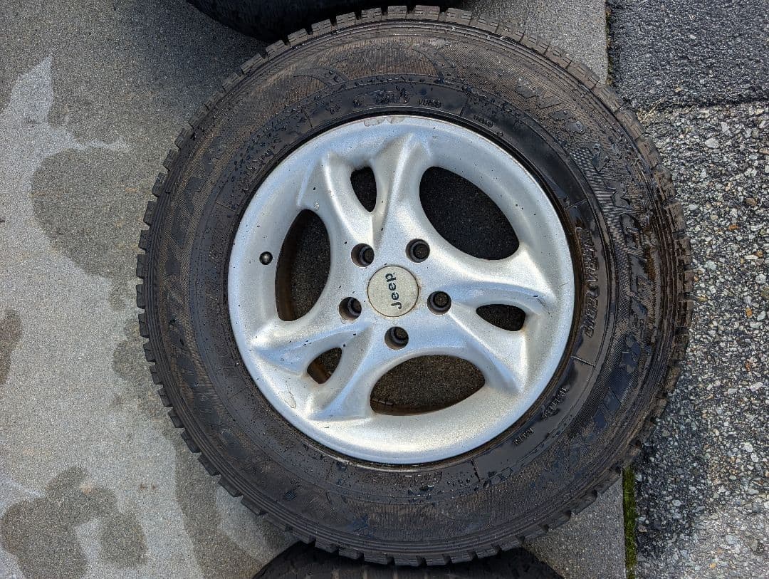 Jeep cherokee XJ 15インチ 純正ホイール スタッドレスタイヤ