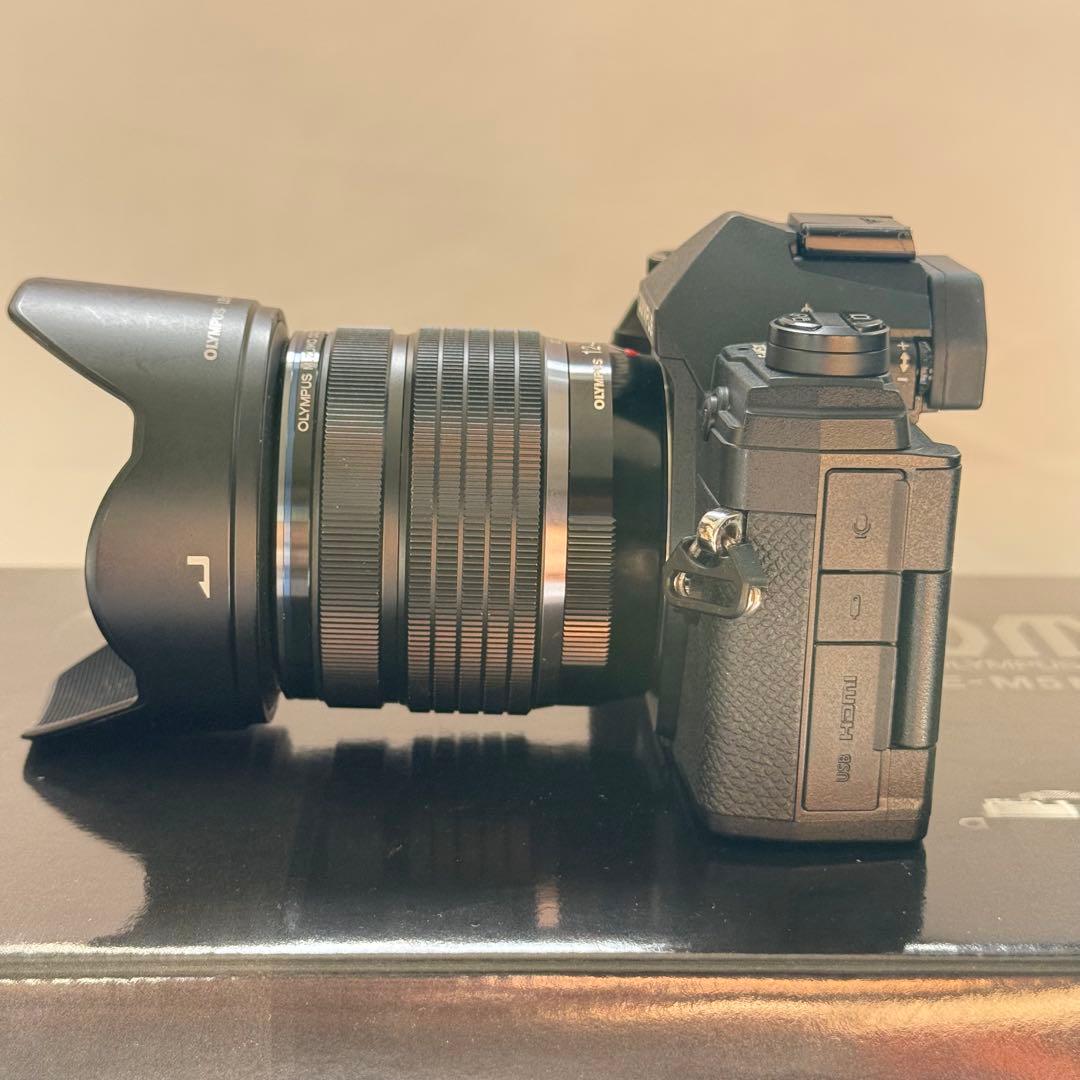 オリンパスOM-D E-M5 Mark III + 12-45mm F4 PRO