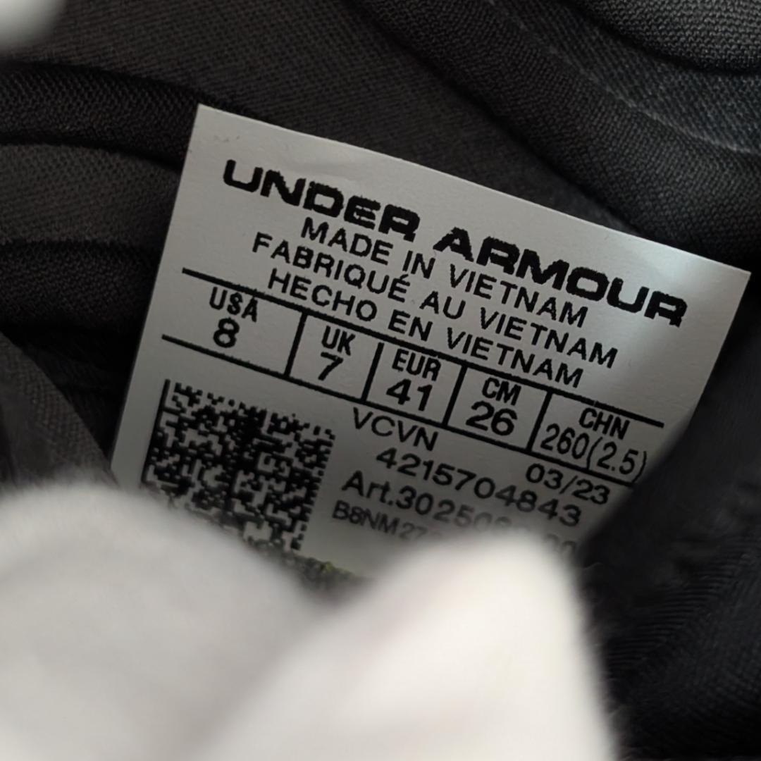 アンダーアーマー アメフトスパイク ブラックホワイト 26㎝