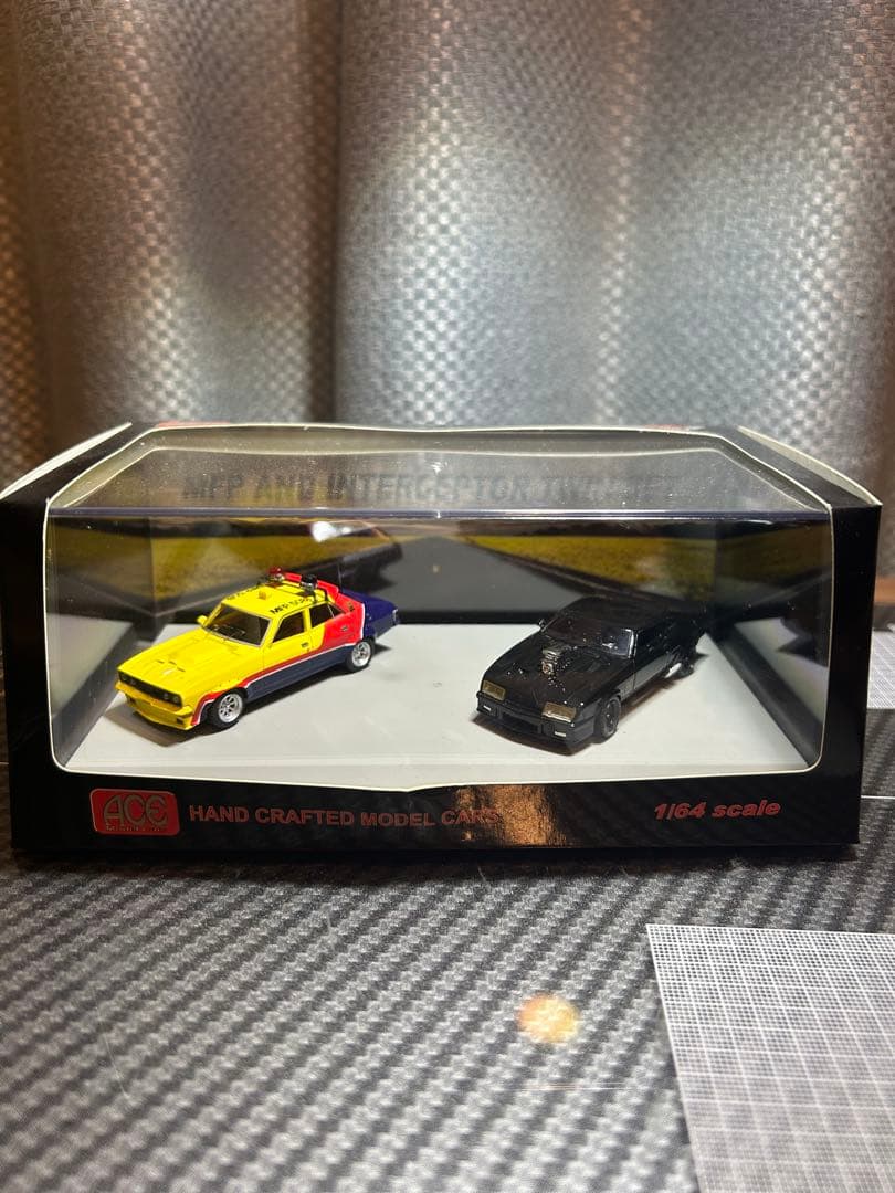 1/64 FORD XB FALCON マッドマックス インターセプター