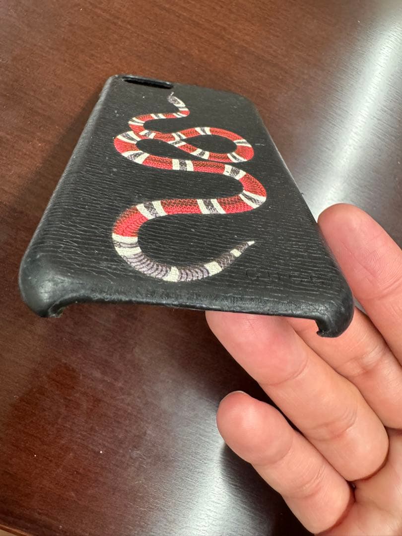 Gucci 蛇デザイン iPhoneSE 用ケース