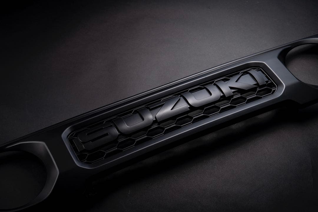 ジャンボ‼️ジムニー シエラ ノマド グリル未塗装 ジャンボエンブレム付き①