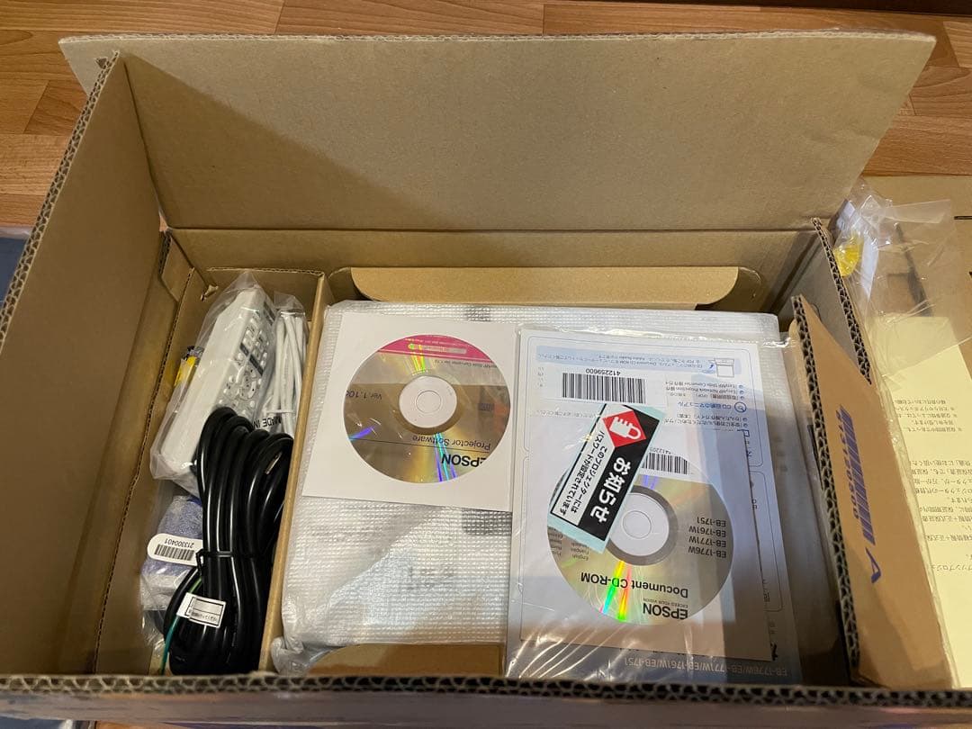 EPSON EB-1751 プロジェクター本体