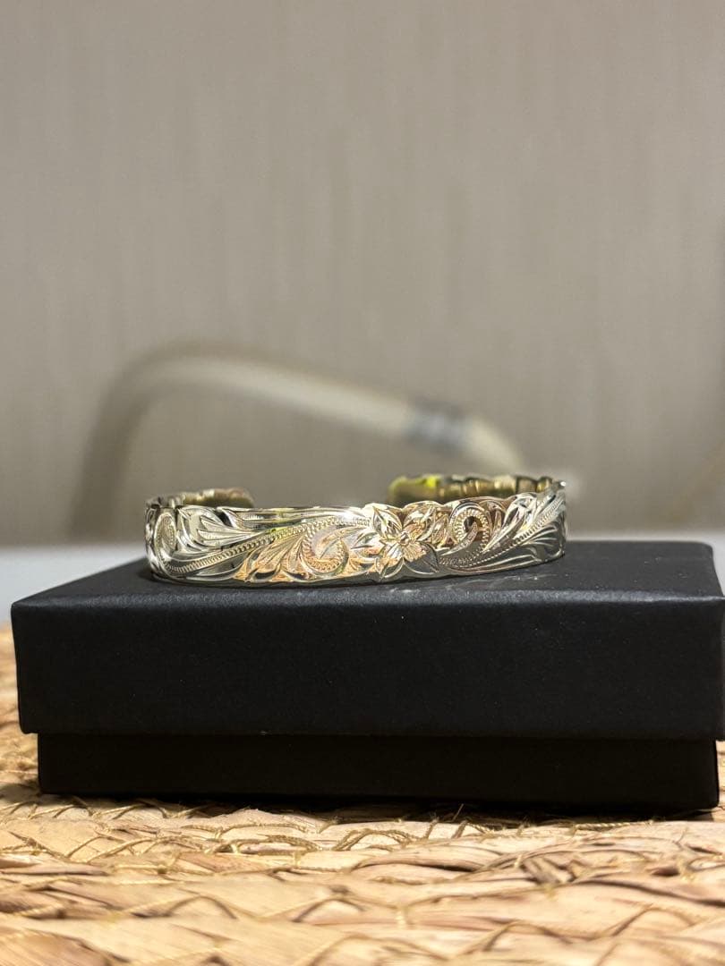 BOOOハワイアンジュエリー　シルバー925 10mm幅　手彫りバングル