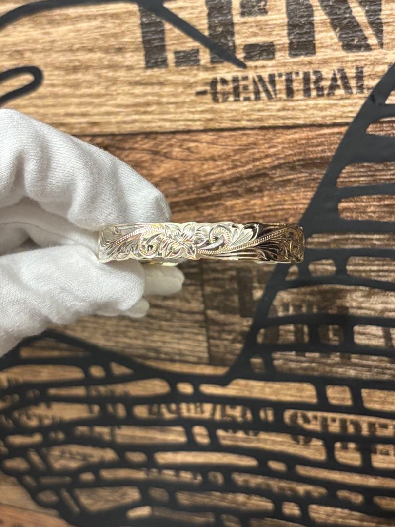 BOOOハワイアンジュエリー　シルバー925 10mm幅　手彫りバングル