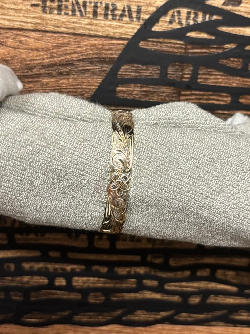 BOOOハワイアンジュエリー　シルバー925 10mm幅　手彫りバングル