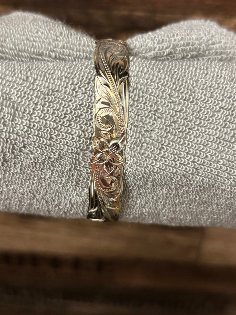 BOOOハワイアンジュエリー　シルバー925 10mm幅　手彫りバングル