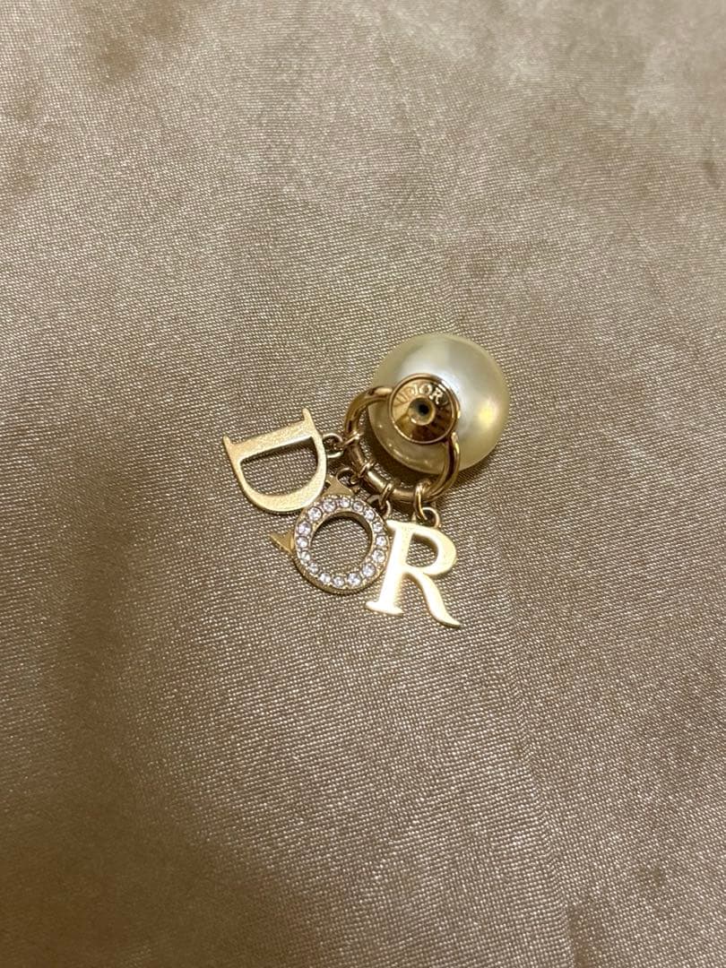 Diorピアス ルナ