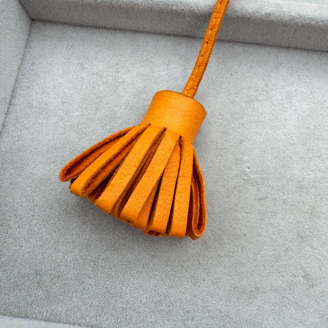 【定番】HERMES カルメンチータ　チャーム　フリンジ　しおり　オレンジ