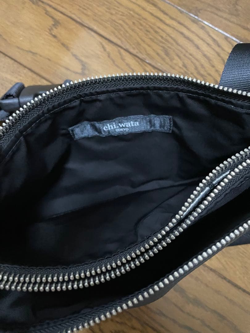 chi.wata ボディバッグ　黒&シルバー