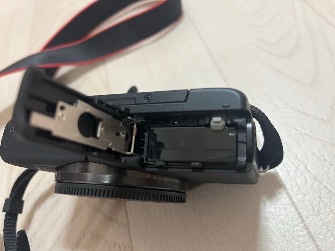 Canon EOS M100 デジタル一眼レフカメラ