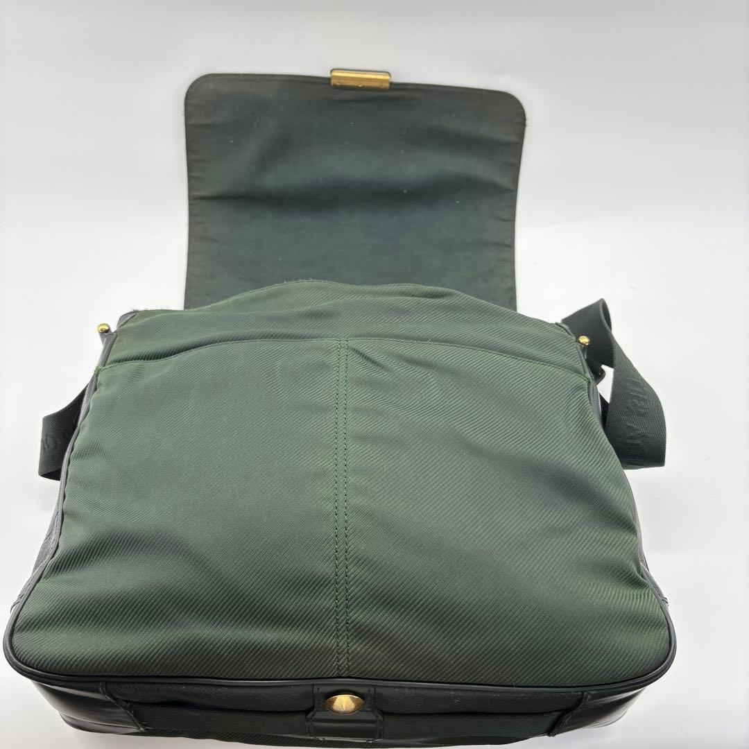 VUITTON ヴィクトール　メッセンジャーバック　ダークグリーン　斜め掛け