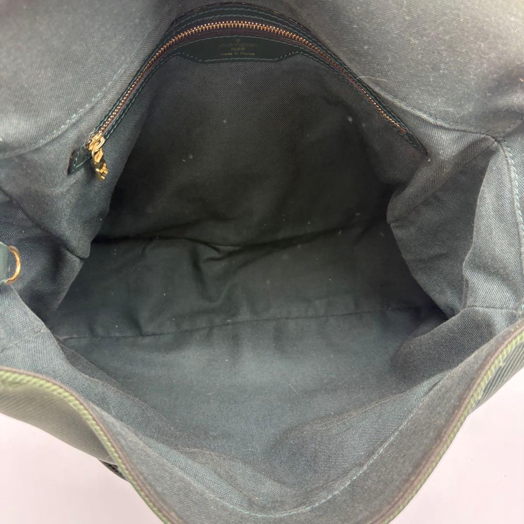 VUITTON ヴィクトール　メッセンジャーバック　ダークグリーン　斜め掛け