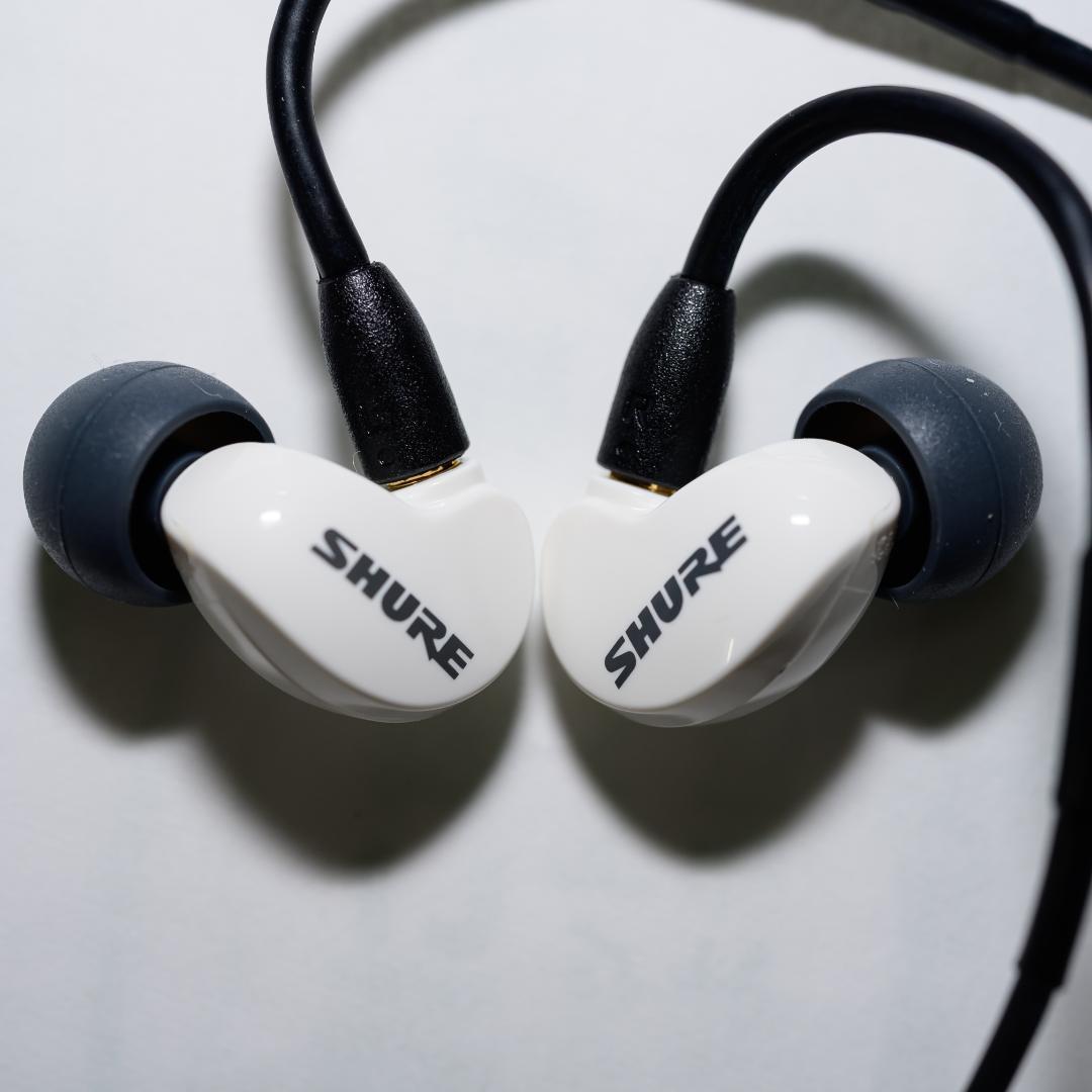 【美品】SHURE AONIC 215 SE215 ホワイト