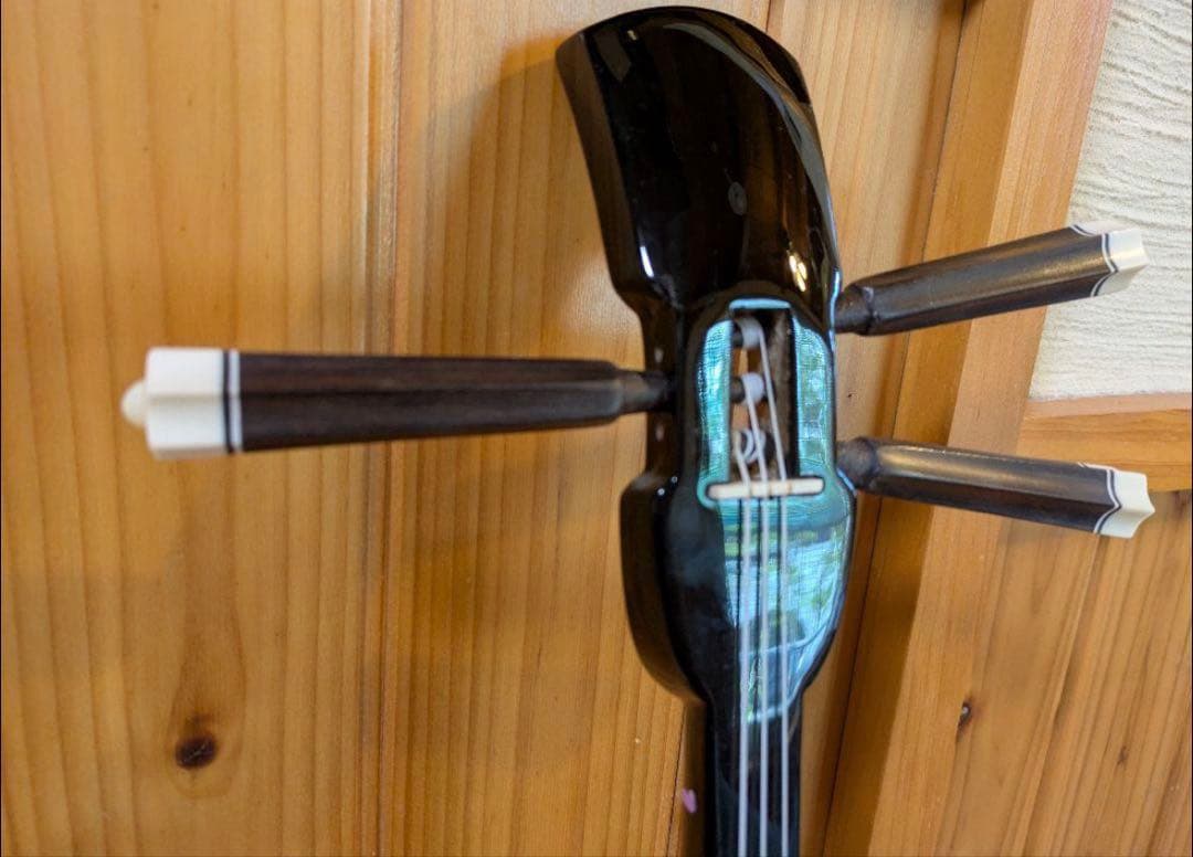 (即購入可能)沖縄購入の三線 全長74センチの一回り小さいサイズ ほぼ新品②