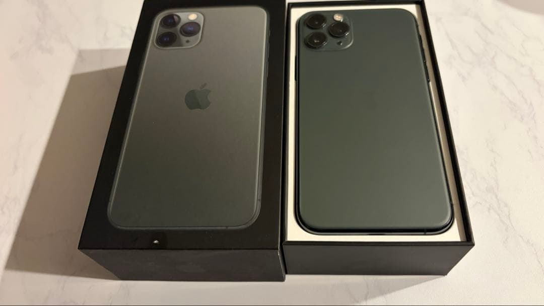 iPhone11Pro ミッドナイトグリーン　ケース付き