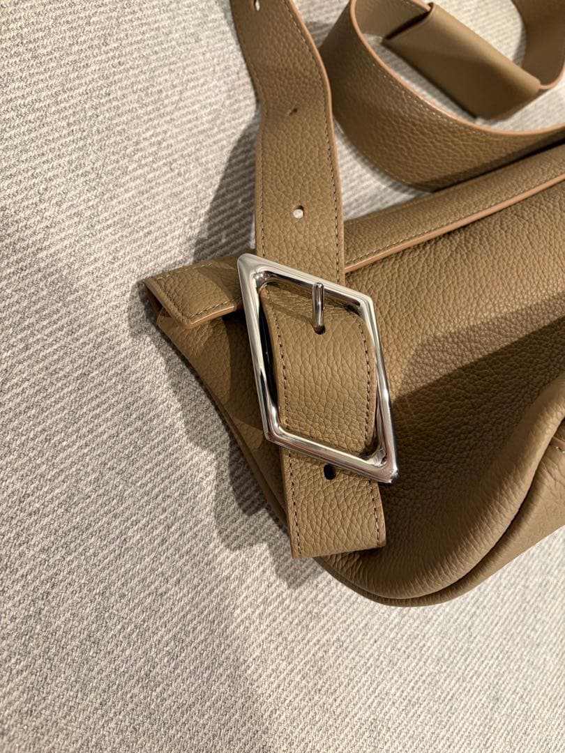 Rabeanco ラビアンコ　クロスボディバッグ　ベージュ