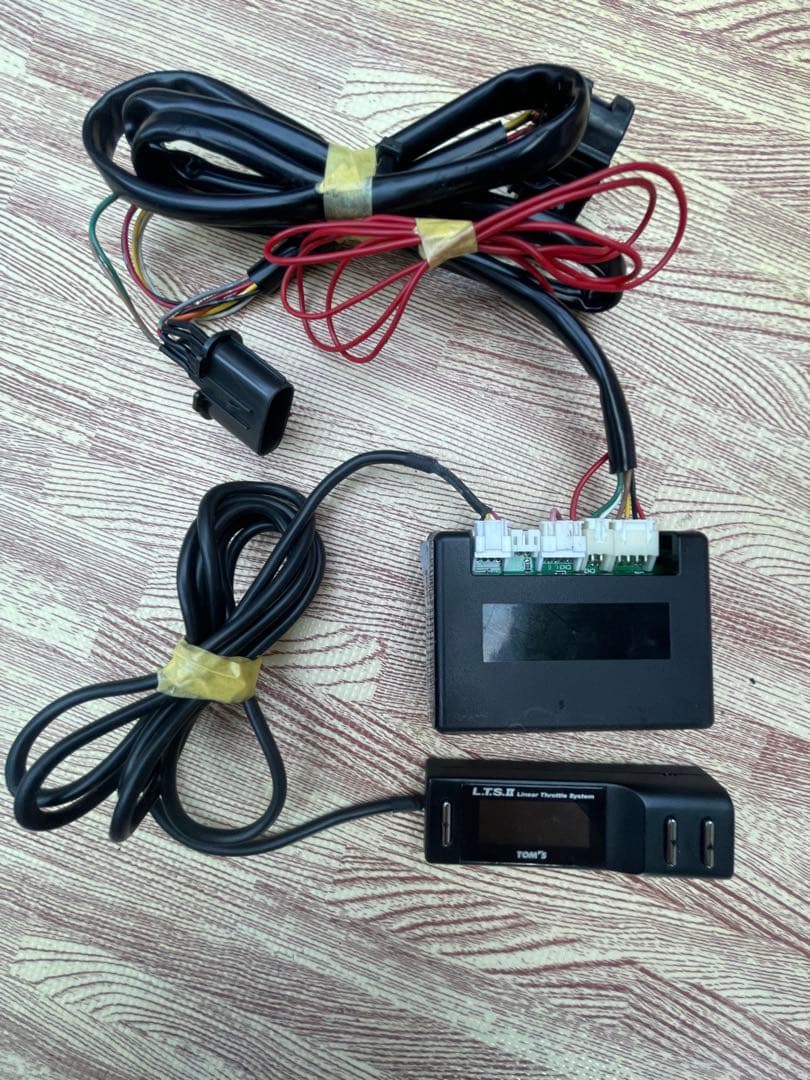 トムス　スロットルコントローラー　L.T.S II スロコン　20アルファード