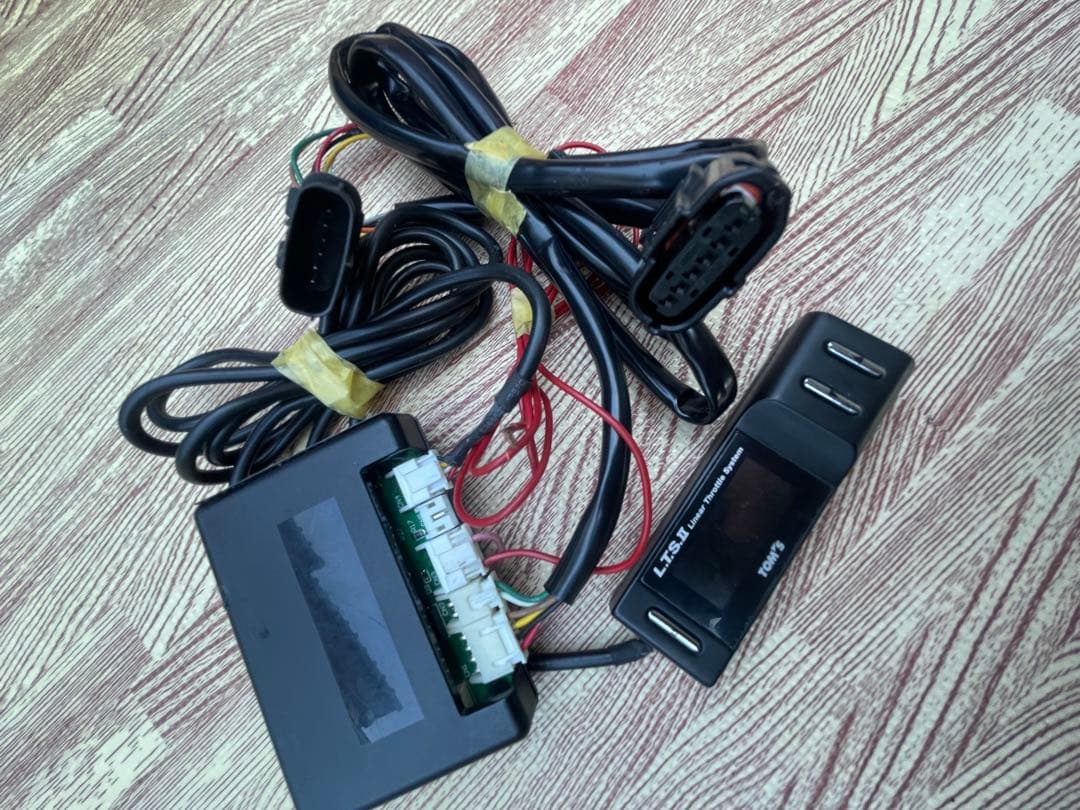 トムス　スロットルコントローラー　L.T.S II スロコン　20アルファード