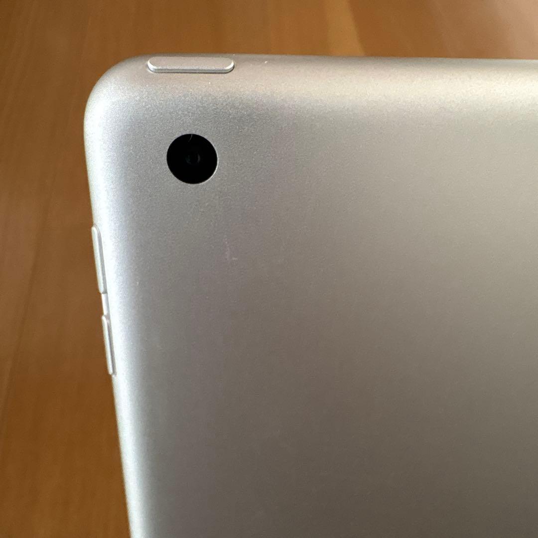 AppleiPad 第9世代　シルバー64GB 訳ありWi-Fiモデル