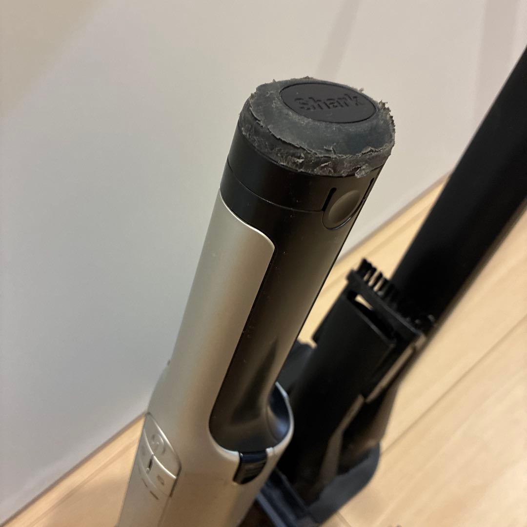 シャークEVOPOWEREXハンディクリーナー シルバー　モデルWV406JGG