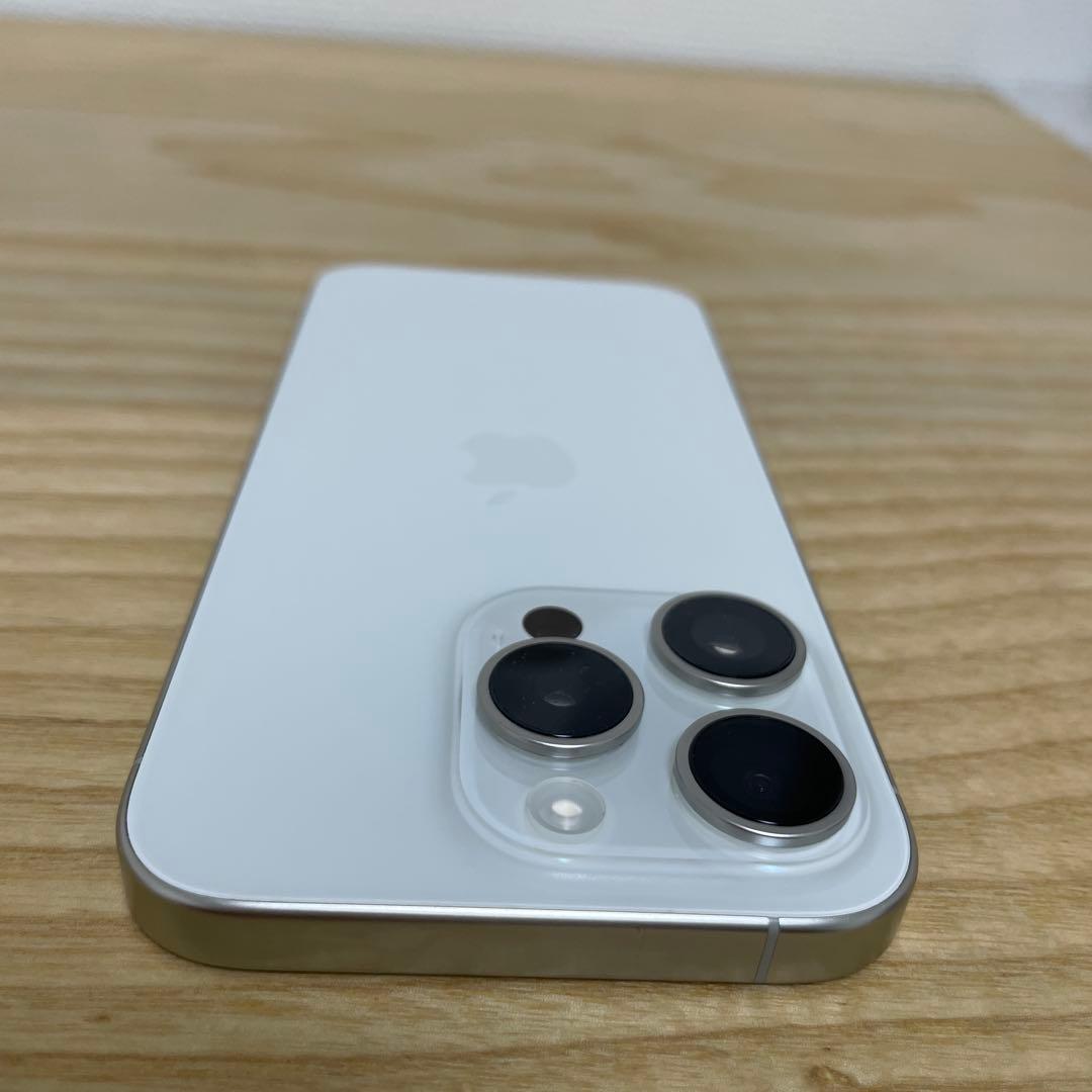 超美品Apple iPhone15Pro512GBホワイトチタニウムSIMフリー