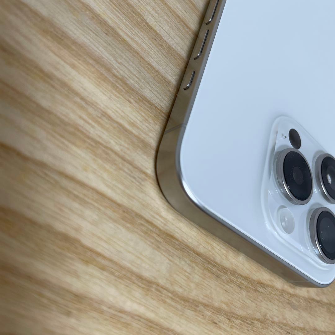 超美品Apple iPhone15Pro512GBホワイトチタニウムSIMフリー
