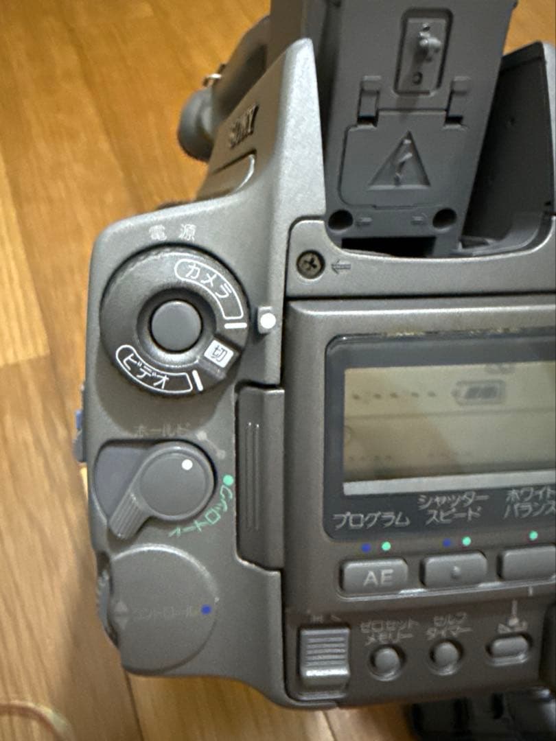 SONY DCR-VX2000 ビデオカメラ 動作品／充電器・バッテリー3個